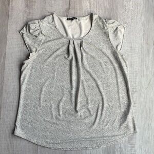 Adrianna Papell Off White Patterned Top, size L.